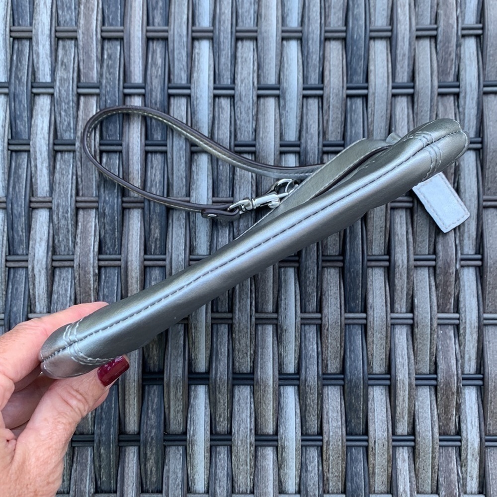 Coach Silver/Pewter Leather Pleated Medium Wristlet - Picture 9 of 16